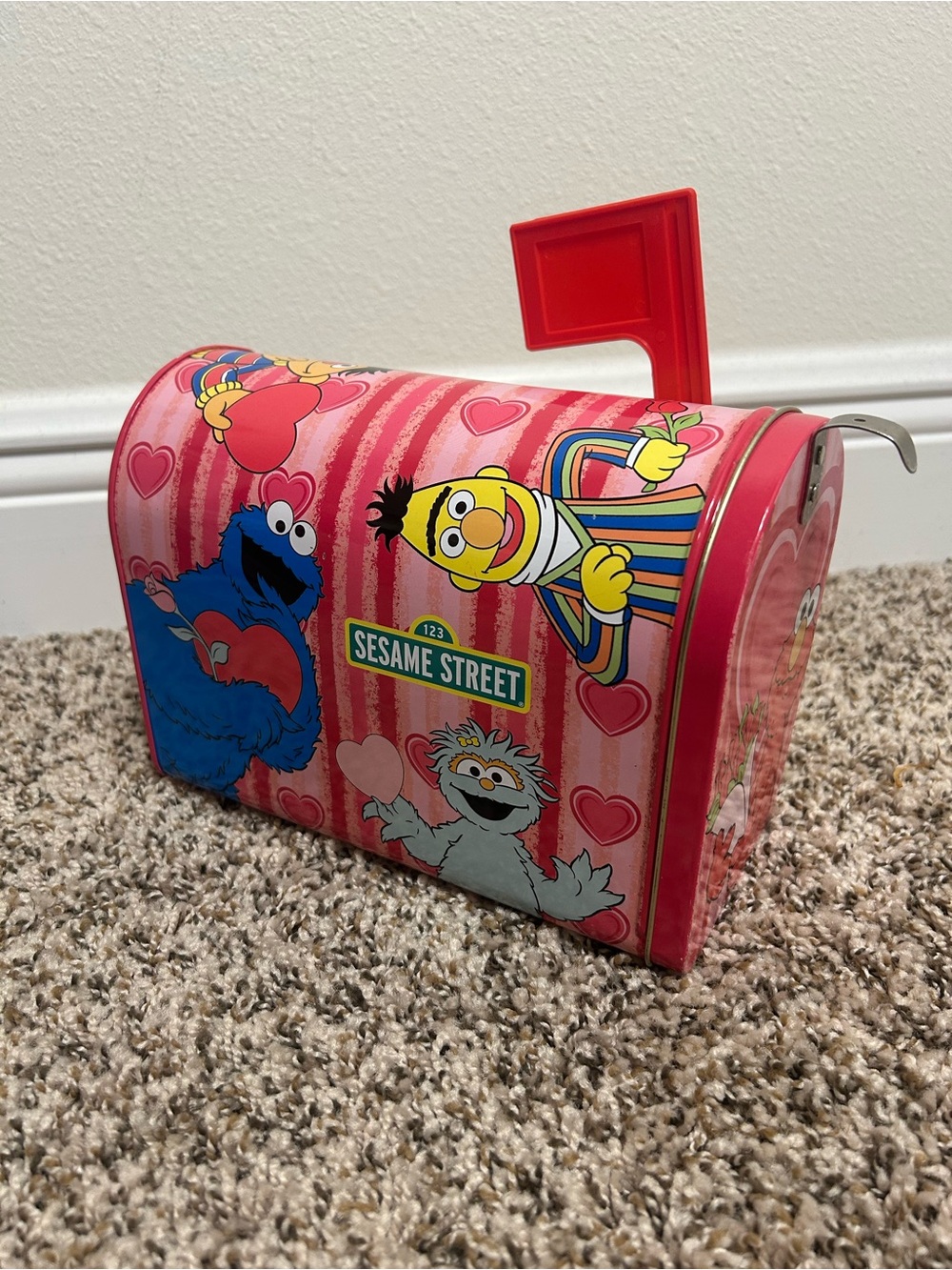 Sesame Street Red and Pink hearts Mailbox with 5 figures